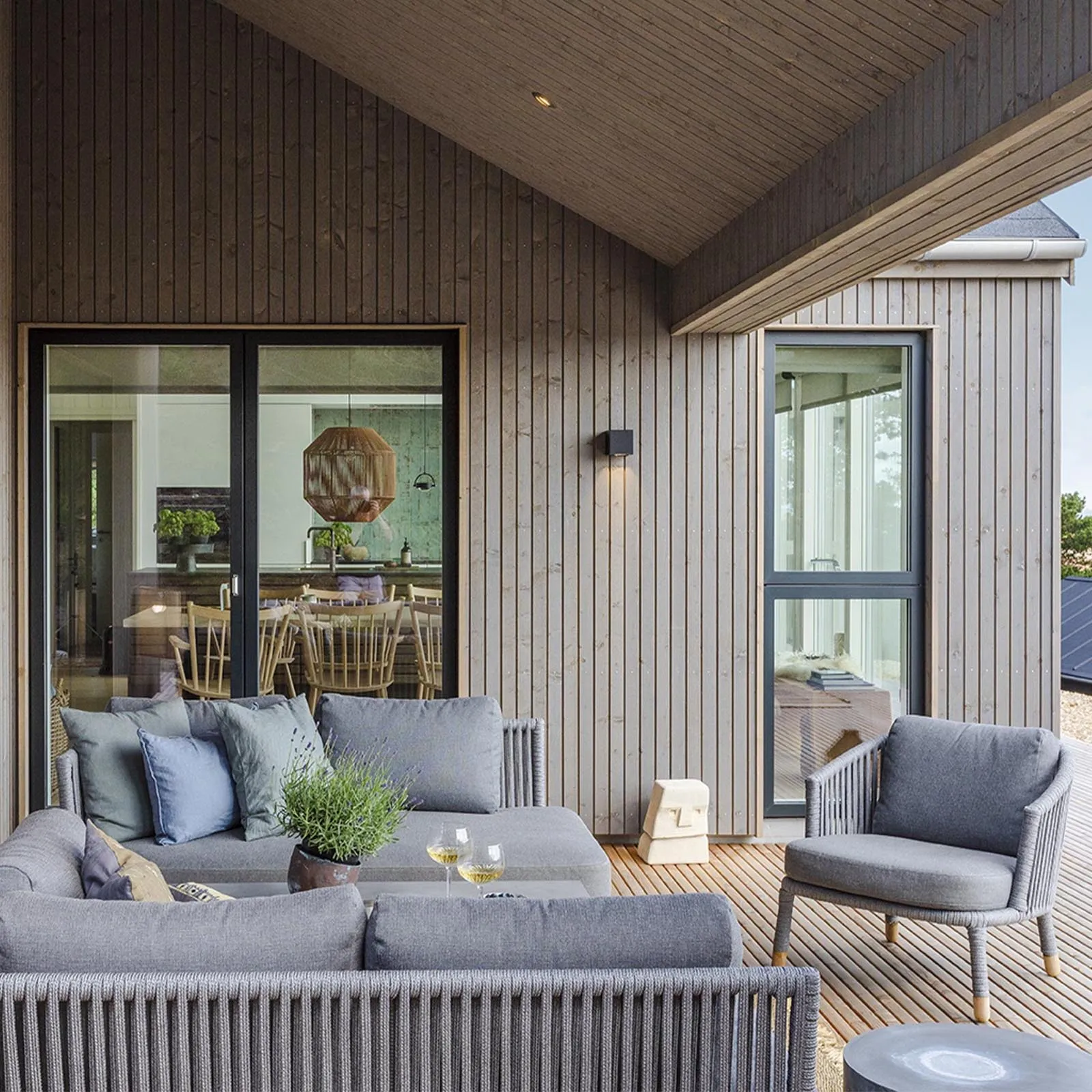 Moments Outdoor Lounge Chair
