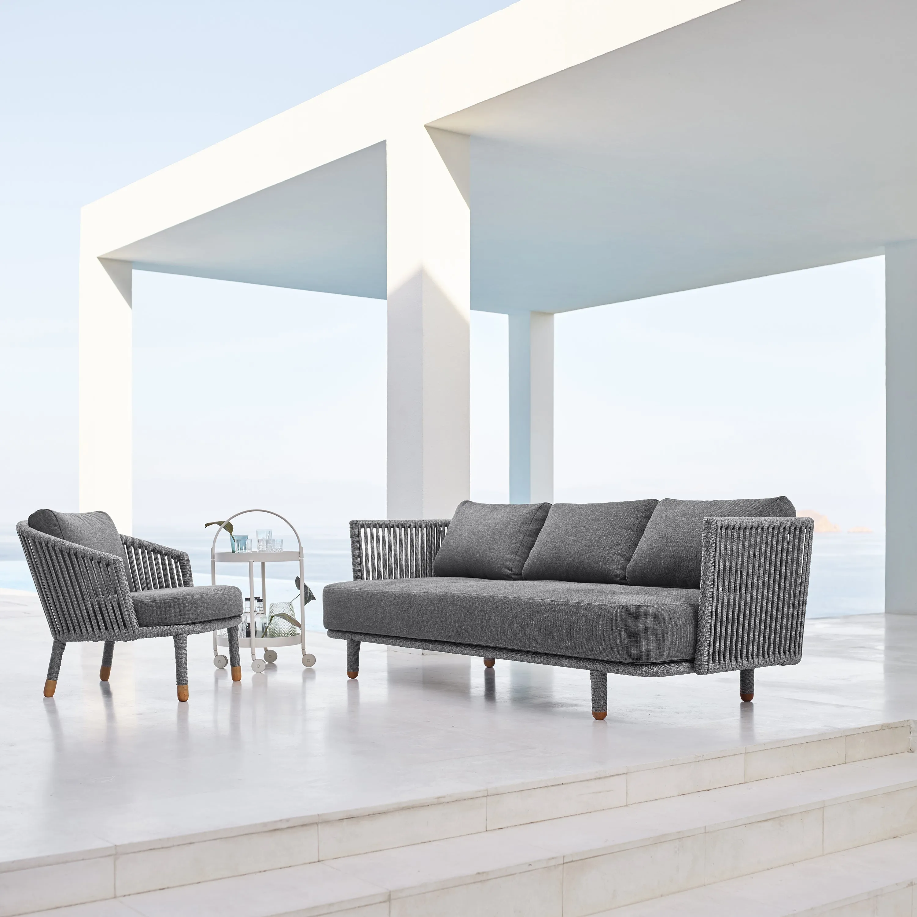 Moments Outdoor Lounge Chair