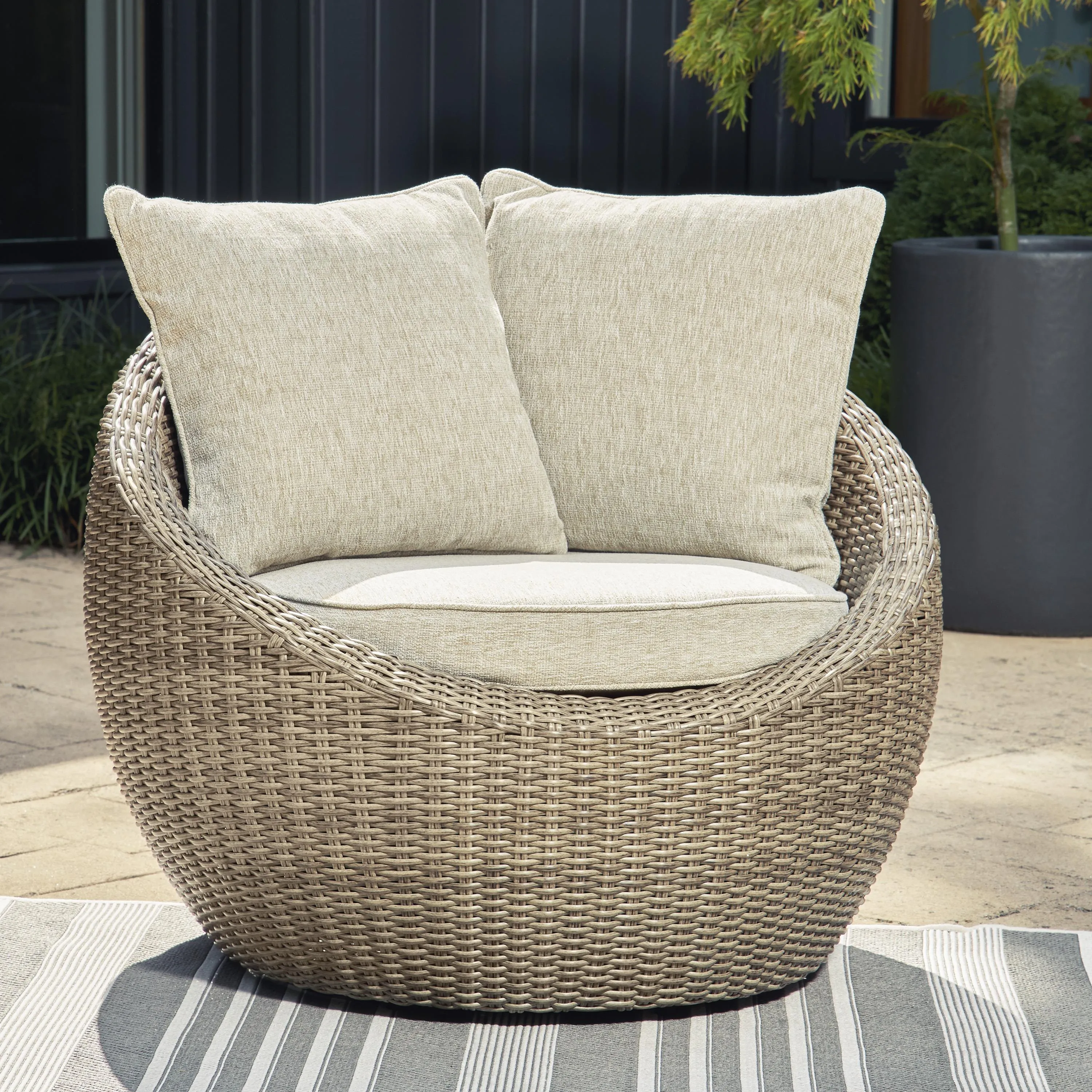 Signature Design by Ashley Danson P505-821 Swivel Lounge with Cushion